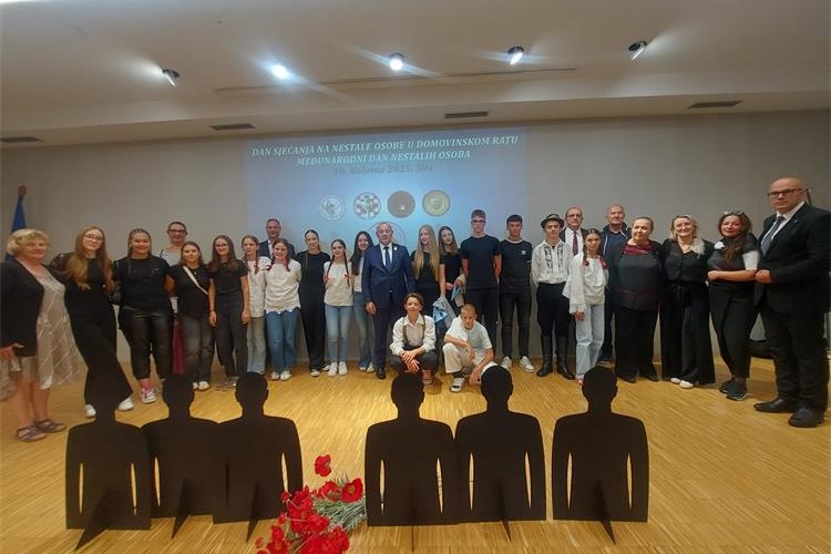 Slika /dokumenti/Nikola/Fotografije - web/Dan nestalih - 2025.jpg